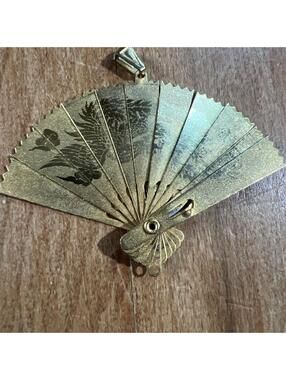 VINTAGE Gold Tone Fan Pendant Etched Dragon One Side Birds Other Opens